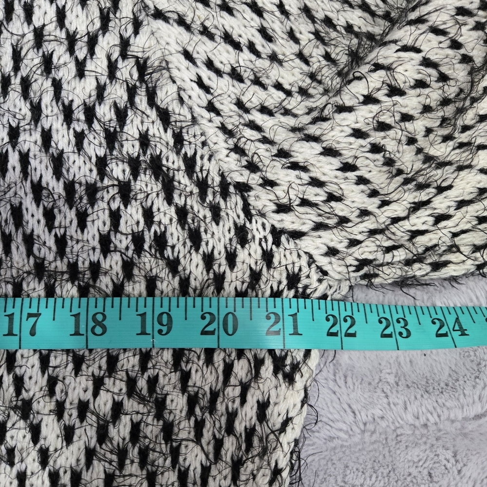 Bailey Black and White Furry Seeater Jacket. Size XL - Picture 10 of 11